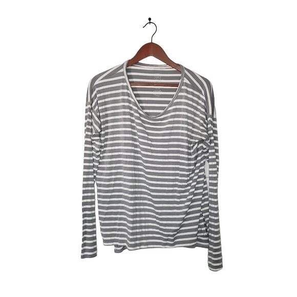 Tops - Junie and Jade long sleeve‎ gray striped tee Size Medium